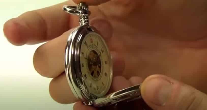 Remonter sa montre de poche mecanique